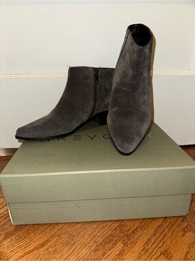 Grey City | Suede Ankle Boots | W7